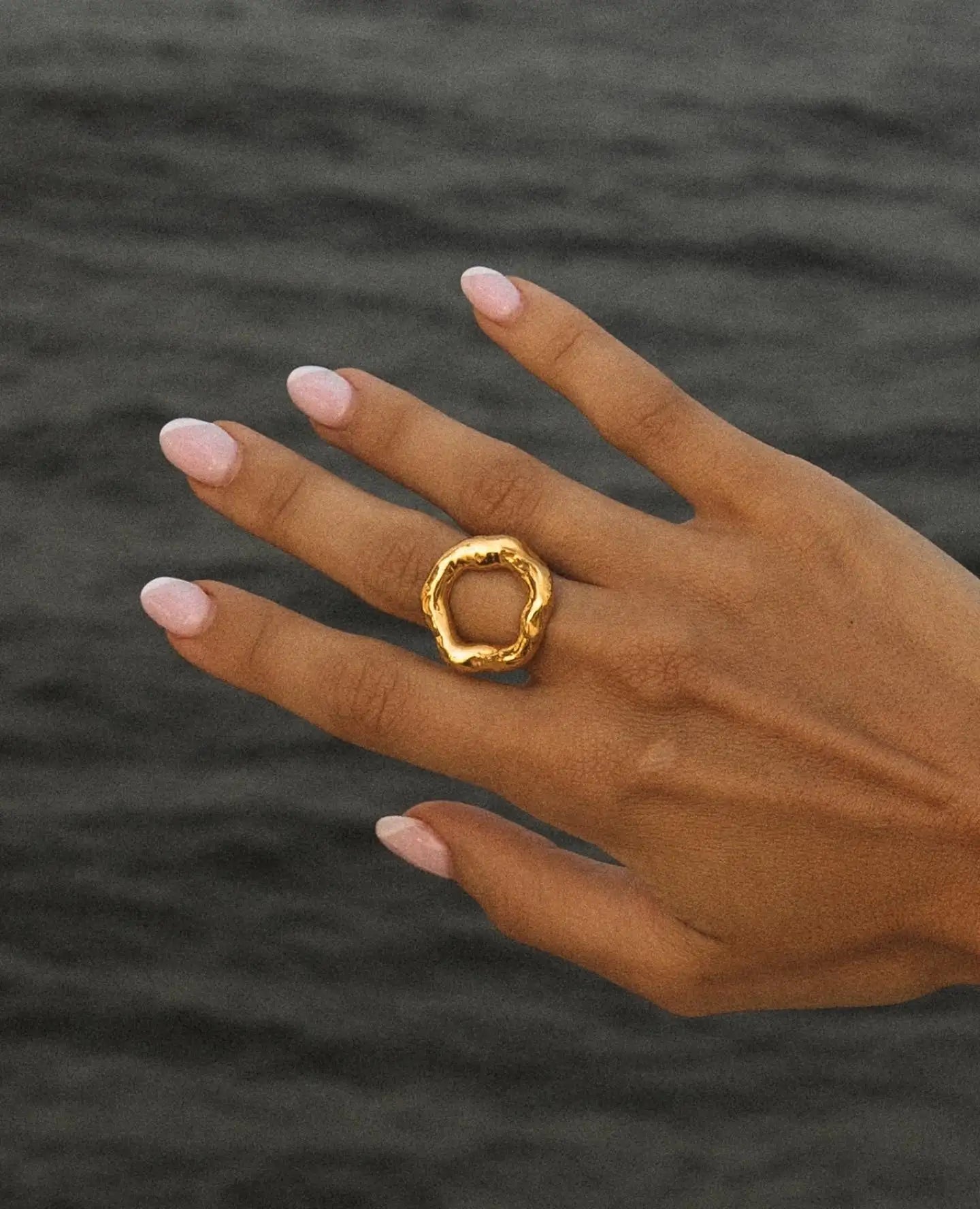 ANILLO ALURA - LUZ DE LUNAS LLC