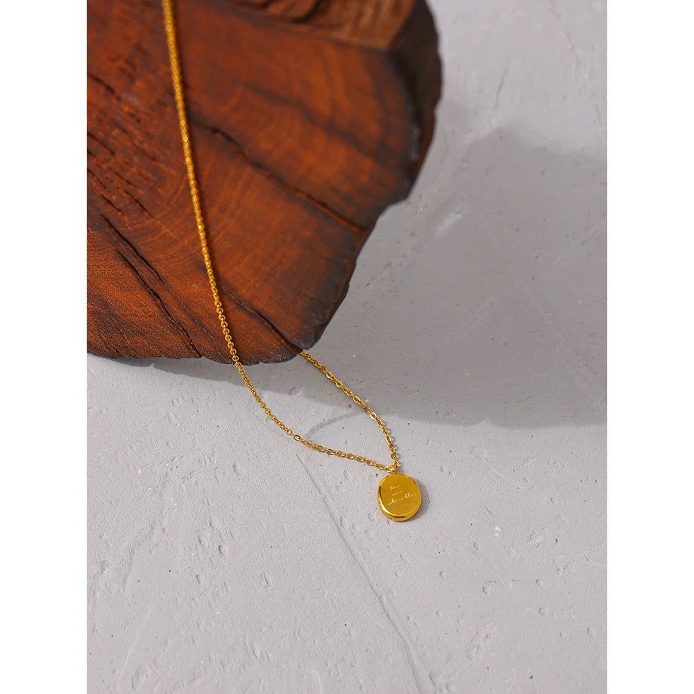 COLLAR ADORABLE - LUZ DE LUNAS LLC
