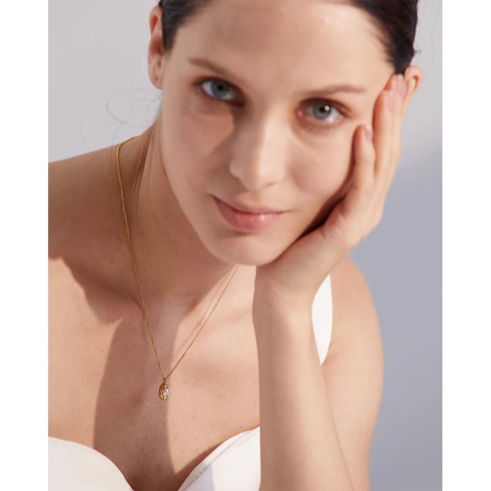 COLLAR ISELYA - LUZ DE LUNAS LLC