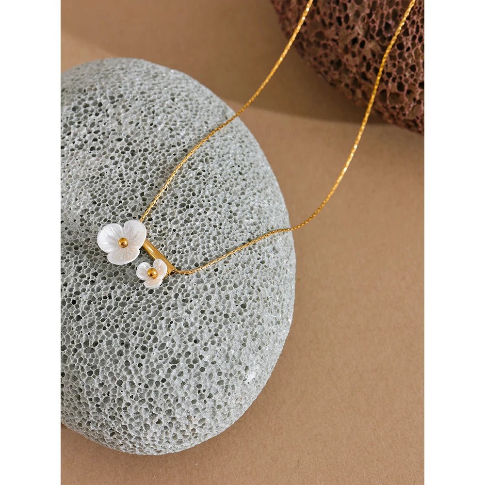 COLLAR VELITHRA - LUZ DE LUNAS LLC