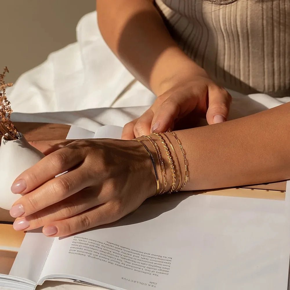 PULSERAS ERYLLA - LUZ DE LUNAS LLC